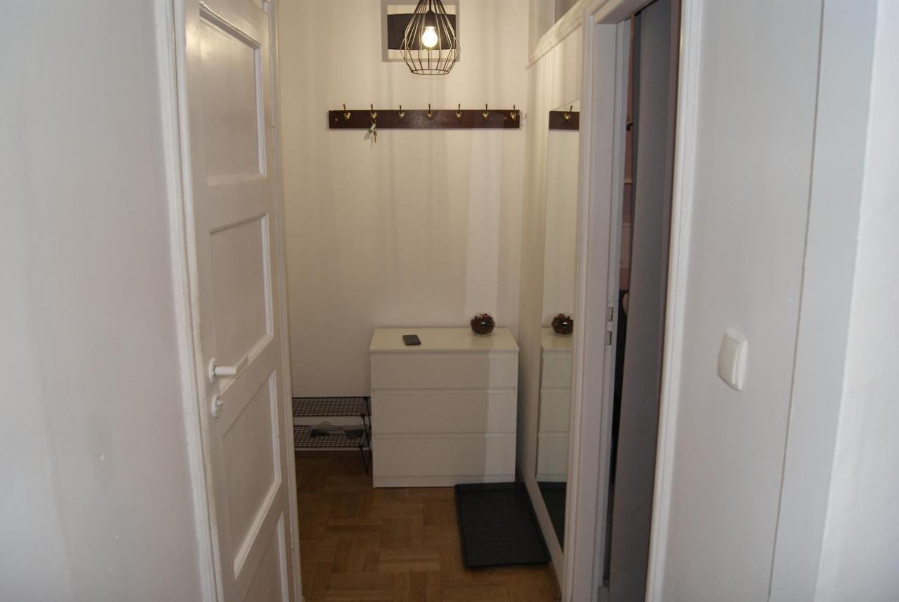 Under Castle Apartment Varsovie Extérieur photo